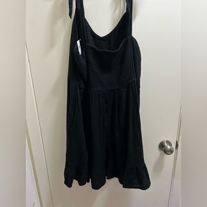 Old Navy mini dress. Black, never worn, tags still on it.